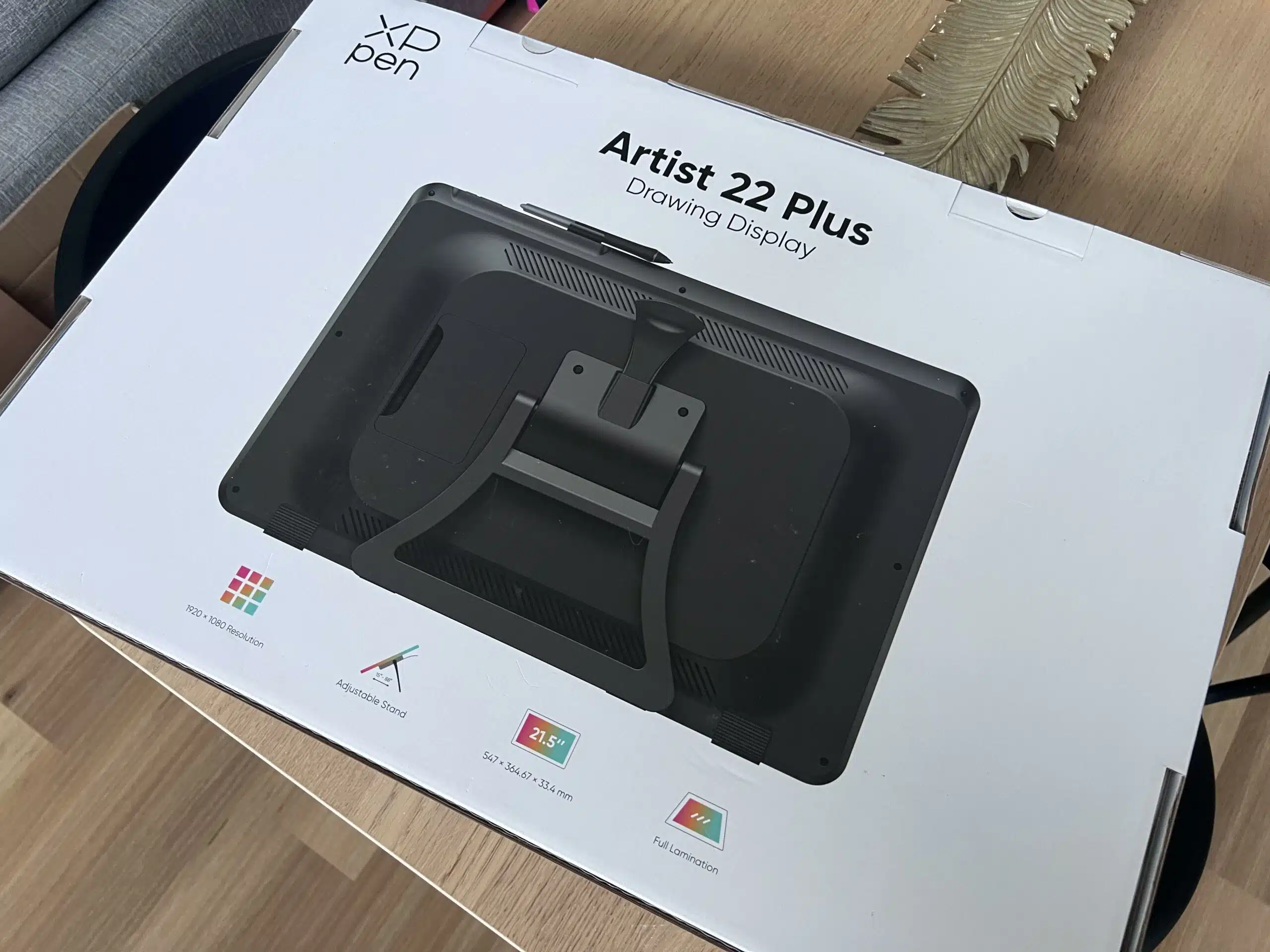 Artist 22 Plus tablet in a box